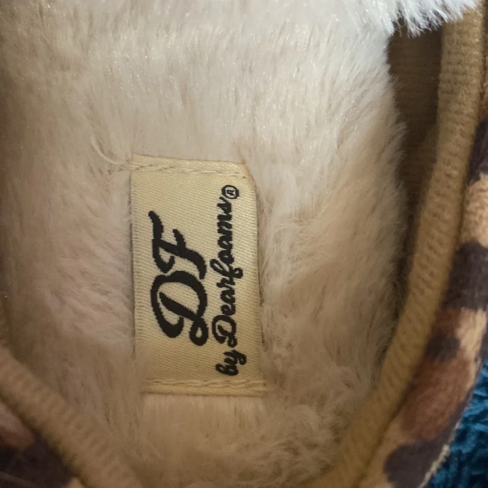 3 for $12 NWOT Dearfoam leopard print girls 8-9 slippers.